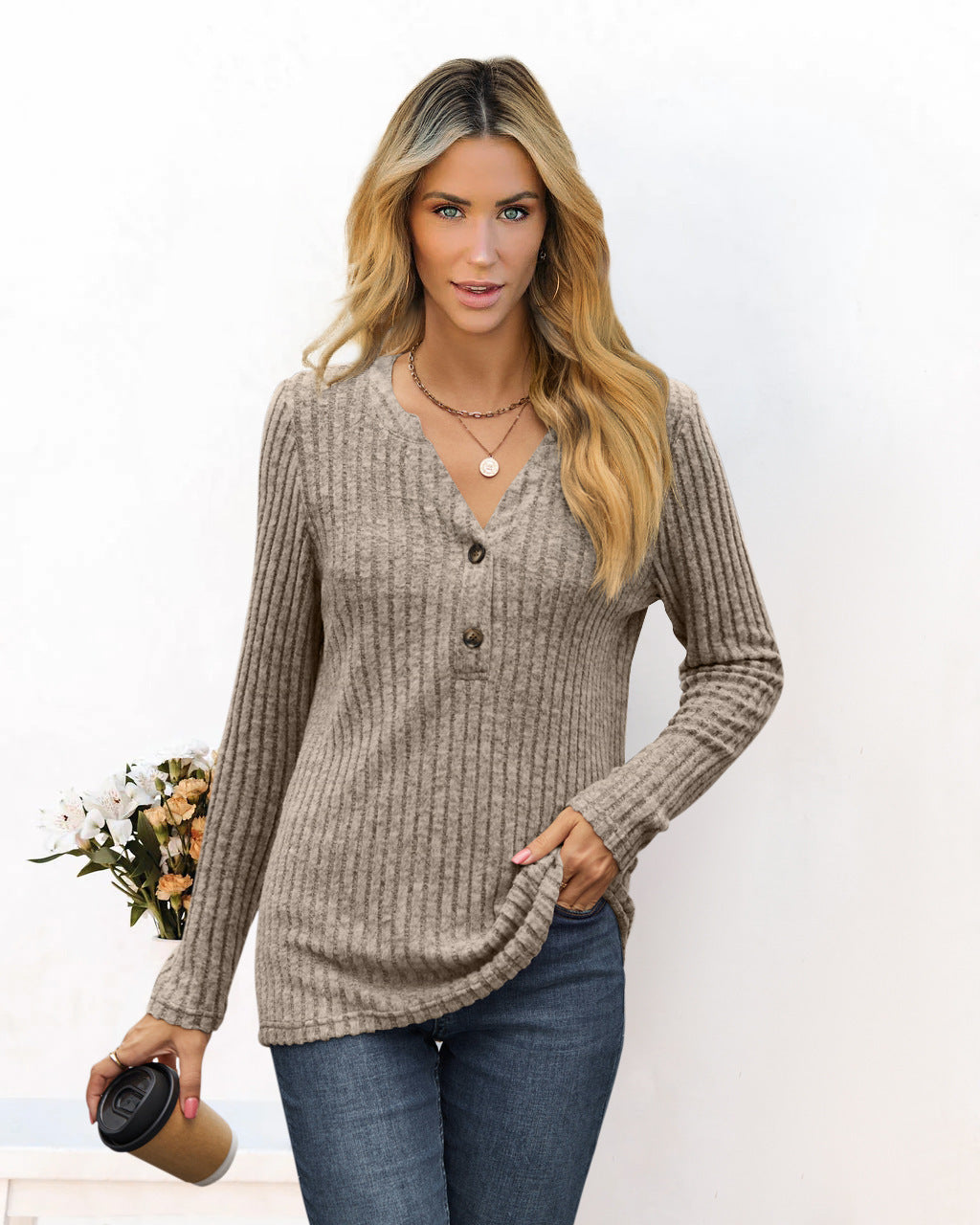 Damen Grobstrickpullover mit V-Ausschnitt und Knopfdetails Stalluxe