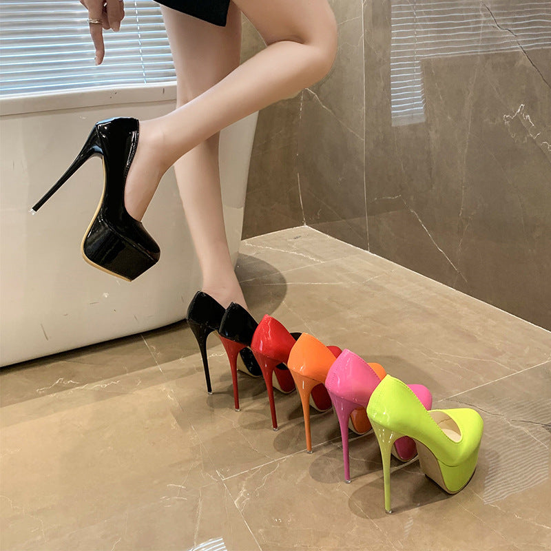 Damen Plateau-Pumps mit glänzendem Obermaterial und hohem Stiletto-Absatz Stalluxe