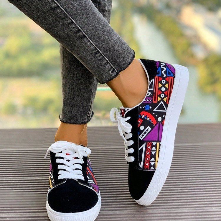 Damen modische Sneakers im bunten Grafikdesign mit komfortablem Fußbett Stalluxe