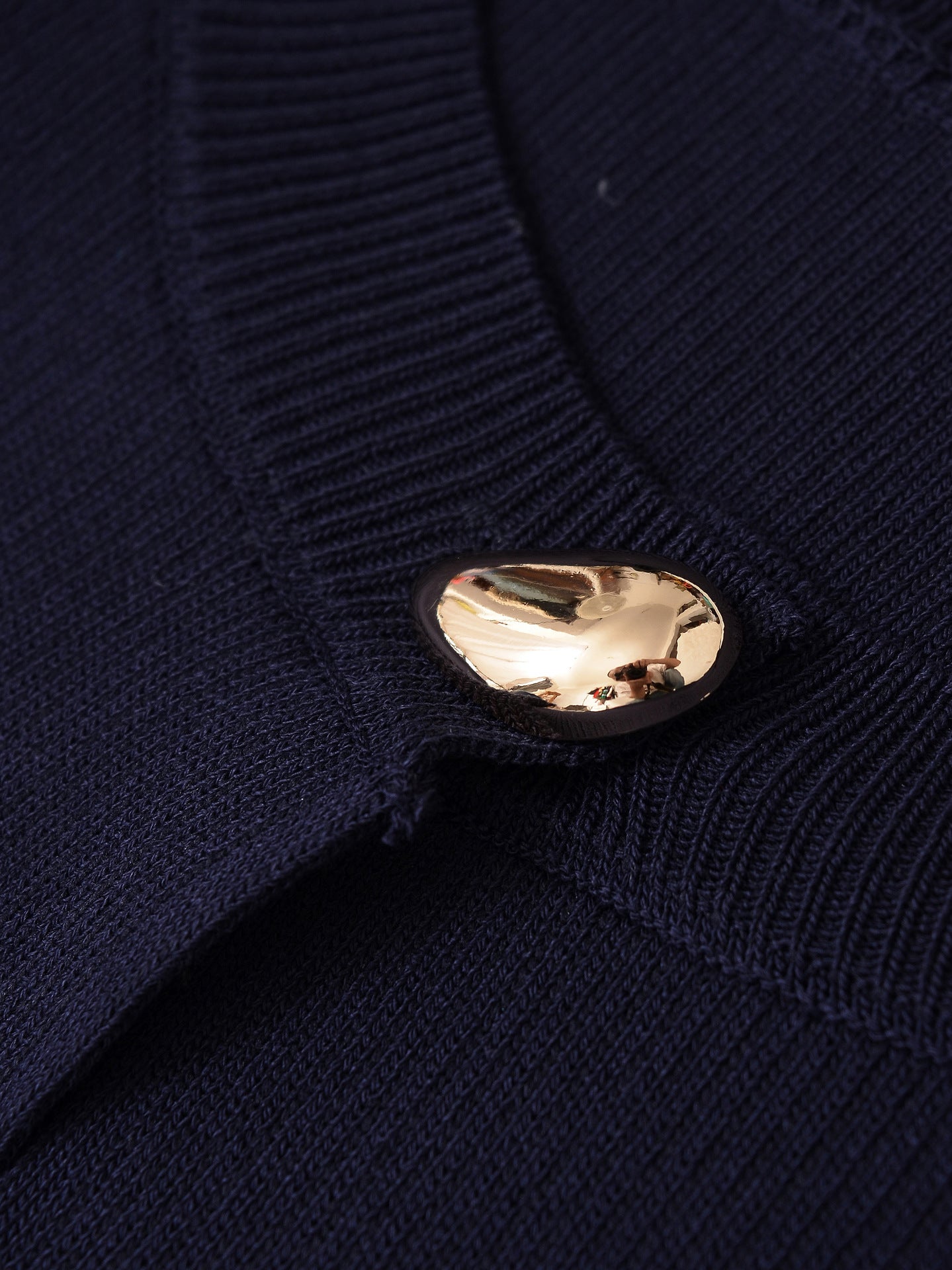 Damen modische Strickjacke mit dekorativem Knopf und elegantem Schnitt Stalluxe
