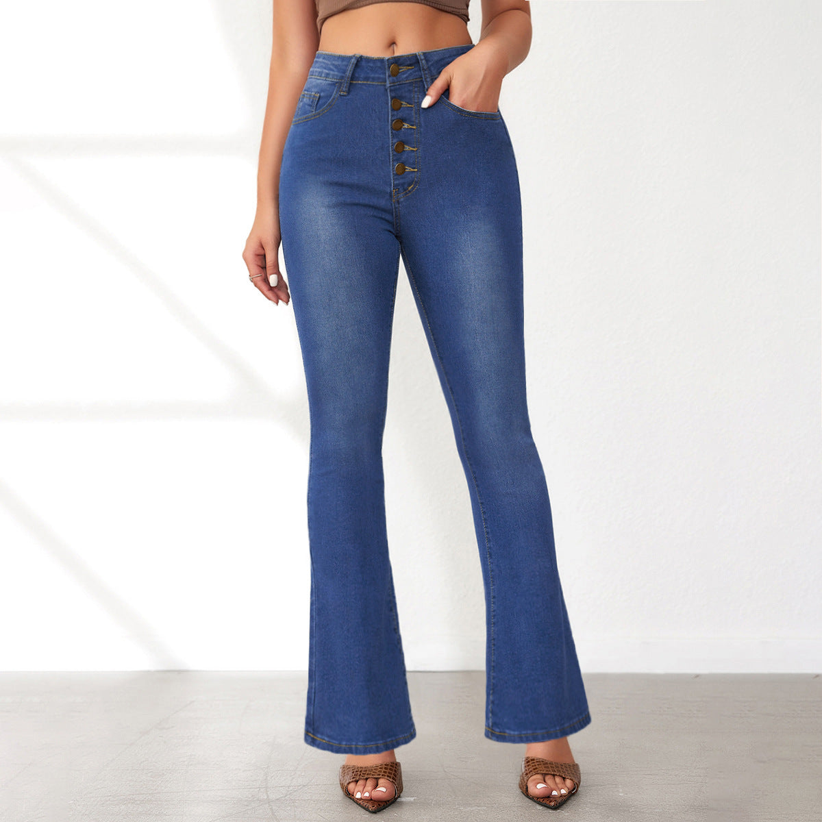 Damen Flared Jeans mit hohen Bund und modischen Knopfdetails Stalluxe
