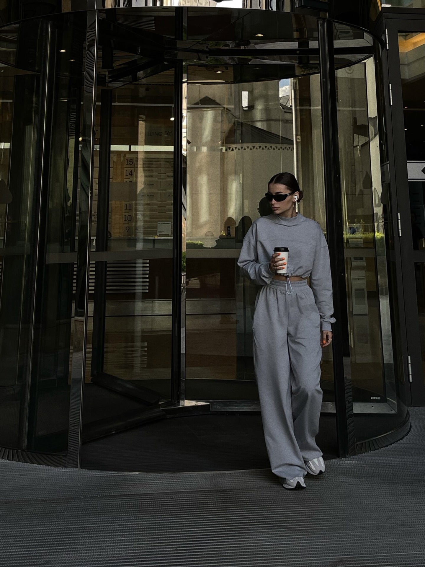 Damen urbaner Schnitt Sweatpants mit lässigem Cropped Oberteil Stalluxe