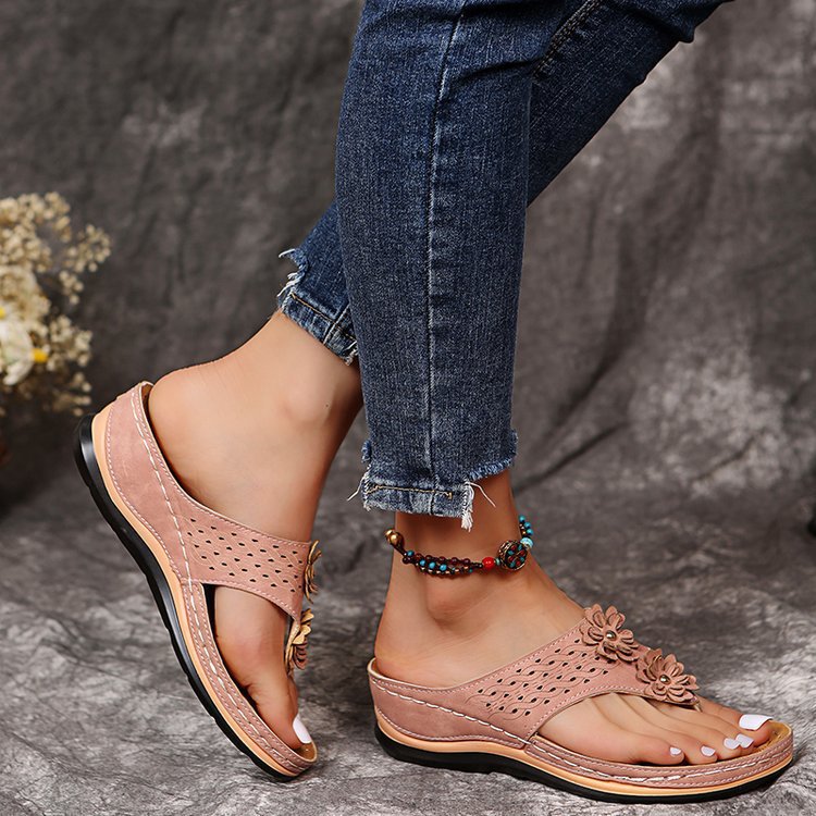 Damen Zehentrenner-Sandalen mit luftiger Oberflächenstruktur und floralem Design Stalluxe