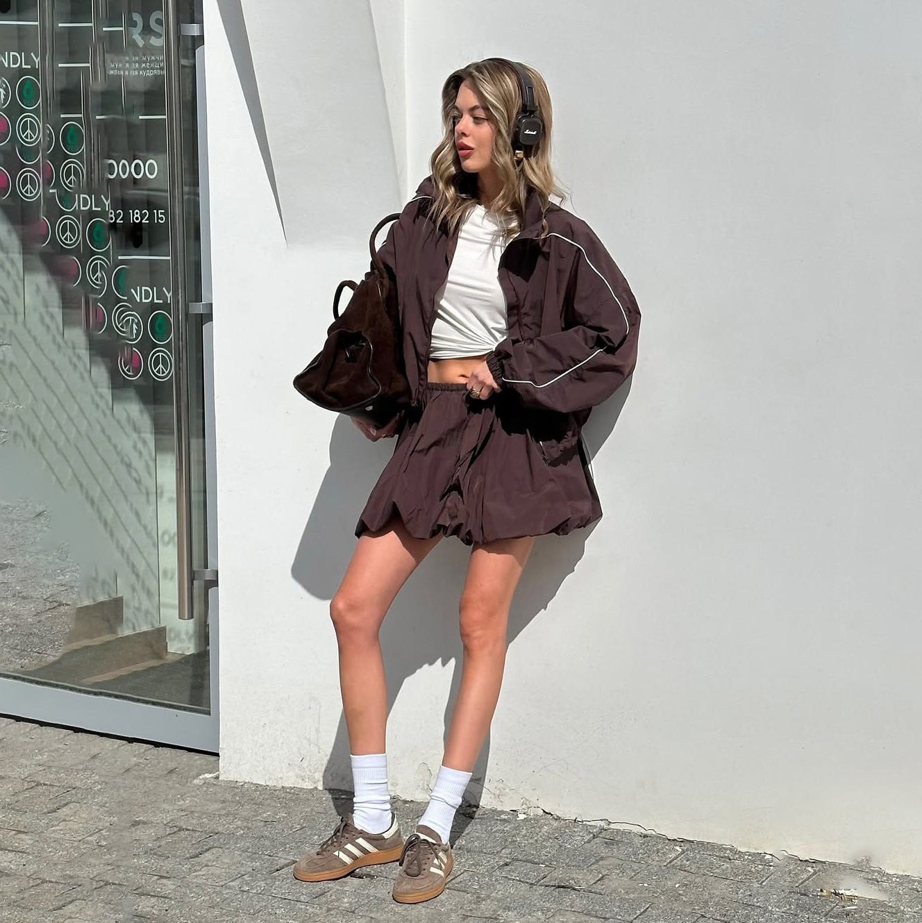 Damen modische Übergangsjacke mit elastischem Kragen und verspieltem Schnitt Stalluxe Braun