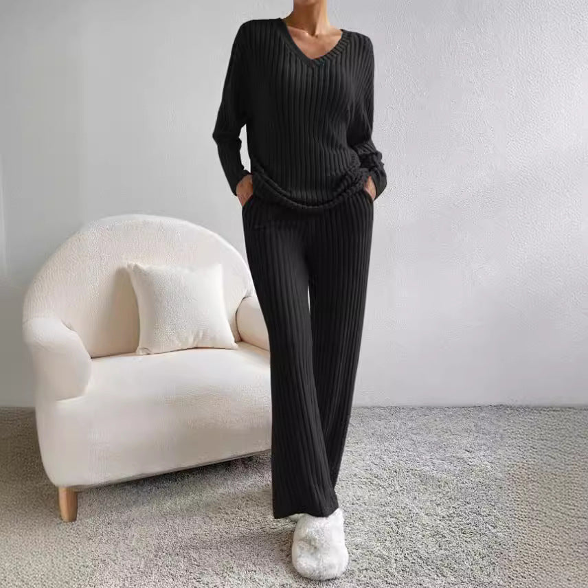 Damen Strickanzug mit V-Ausschnitt und feinem Rippdesign Stalluxe