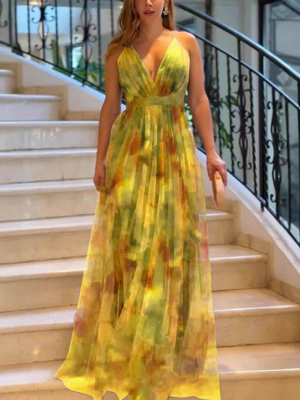 Damen Elegantes Maxikleid mit tiefem V-Ausschnitt und luftigen Stoffschichten Stalluxe