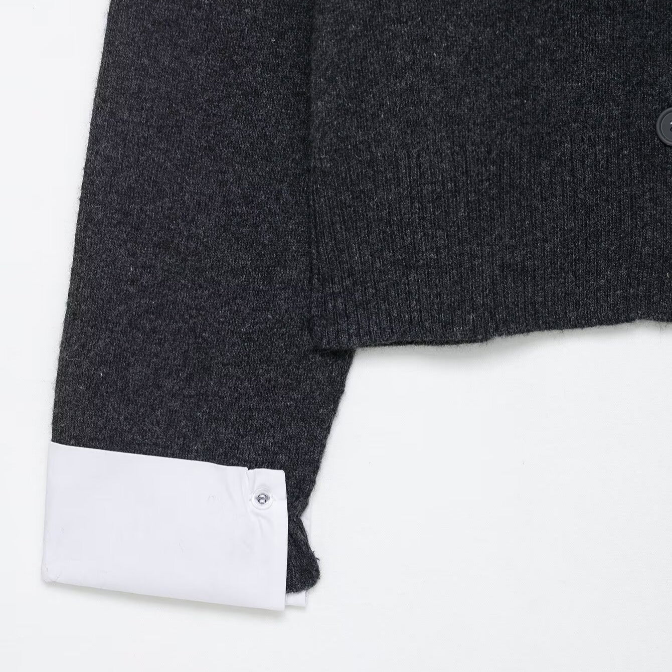Damen modische Strickjacke mit kontrastierenden Ärmeln und durchgehender Knopfleiste Stalluxe