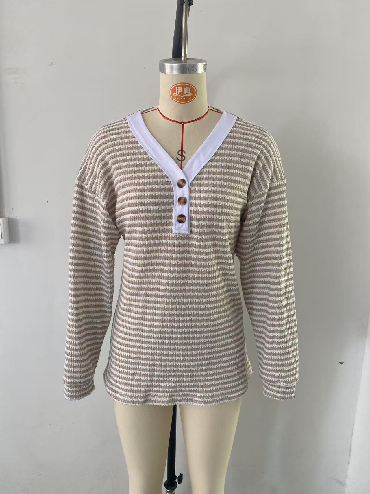 Damen Langarmshirt mit strukturiertem Gewebe und modischen Knopfdetails Stalluxe