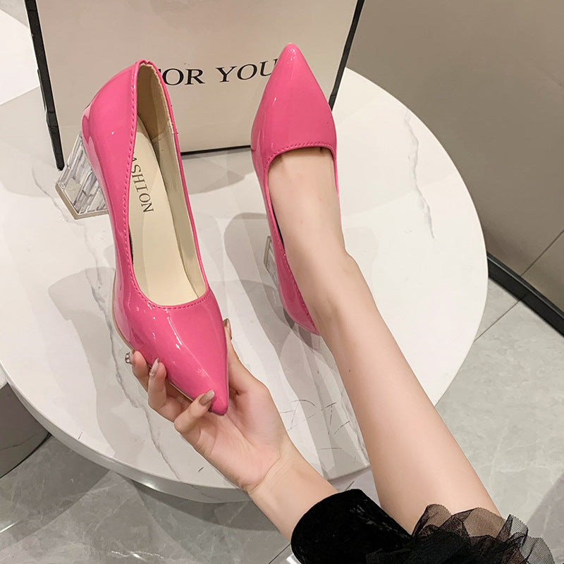 Damen klassische Pumps mit transparentem Blockabsatz und spitz zulaufender Vorderkappe Stalluxe