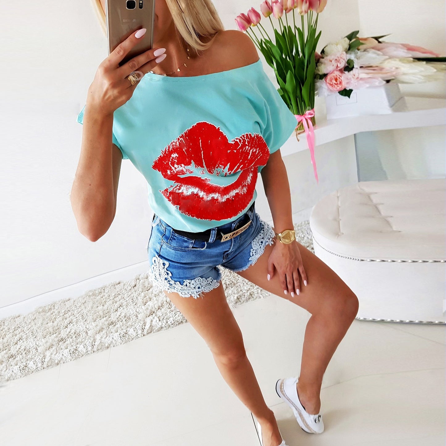 Damen T-Shirt mit lässigem Schnitt und stilvollem Lippenmotiv Stalluxe
