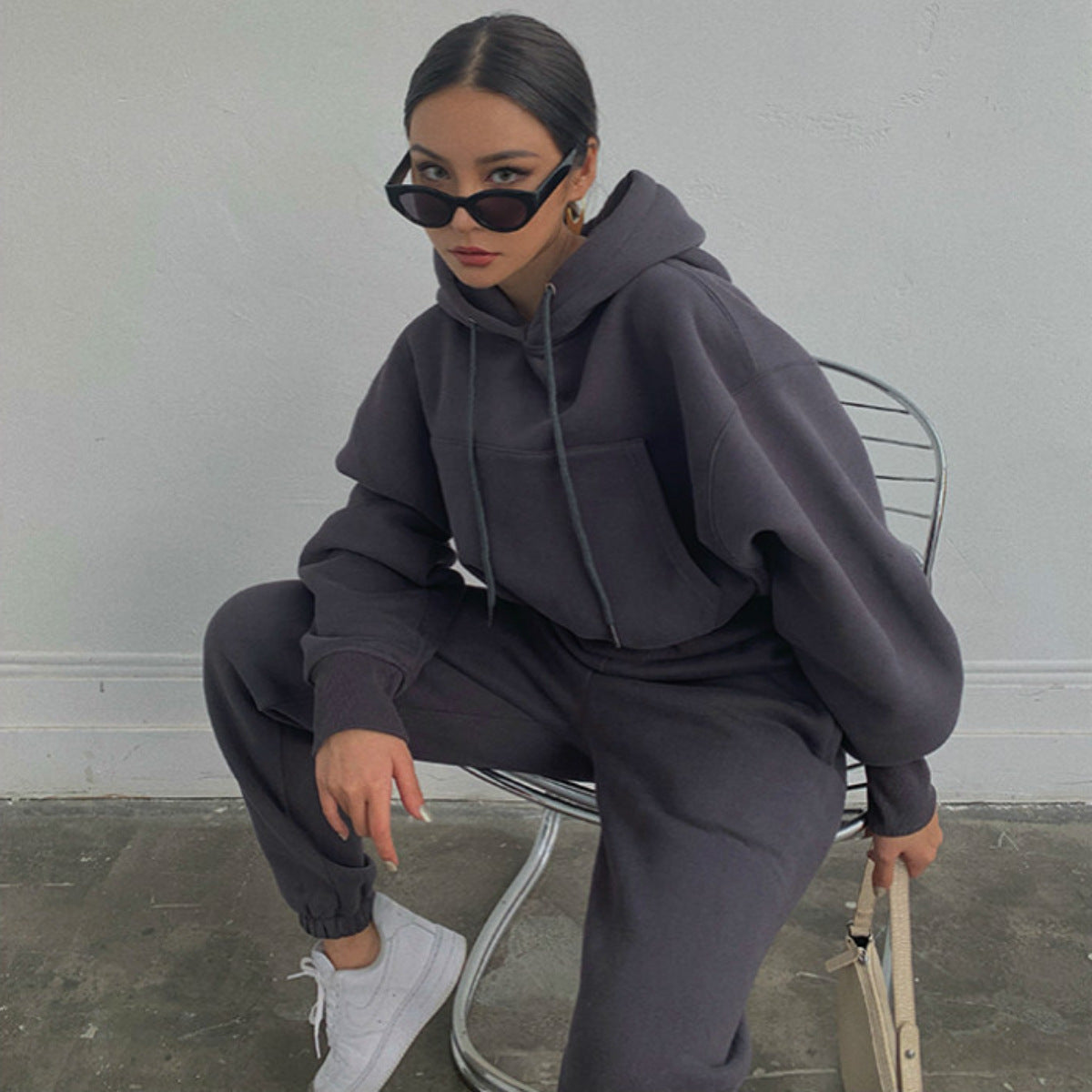 Damen Modischer Hoodie mit lässigem Schnitt und praktischer Kängurutasche Stalluxe