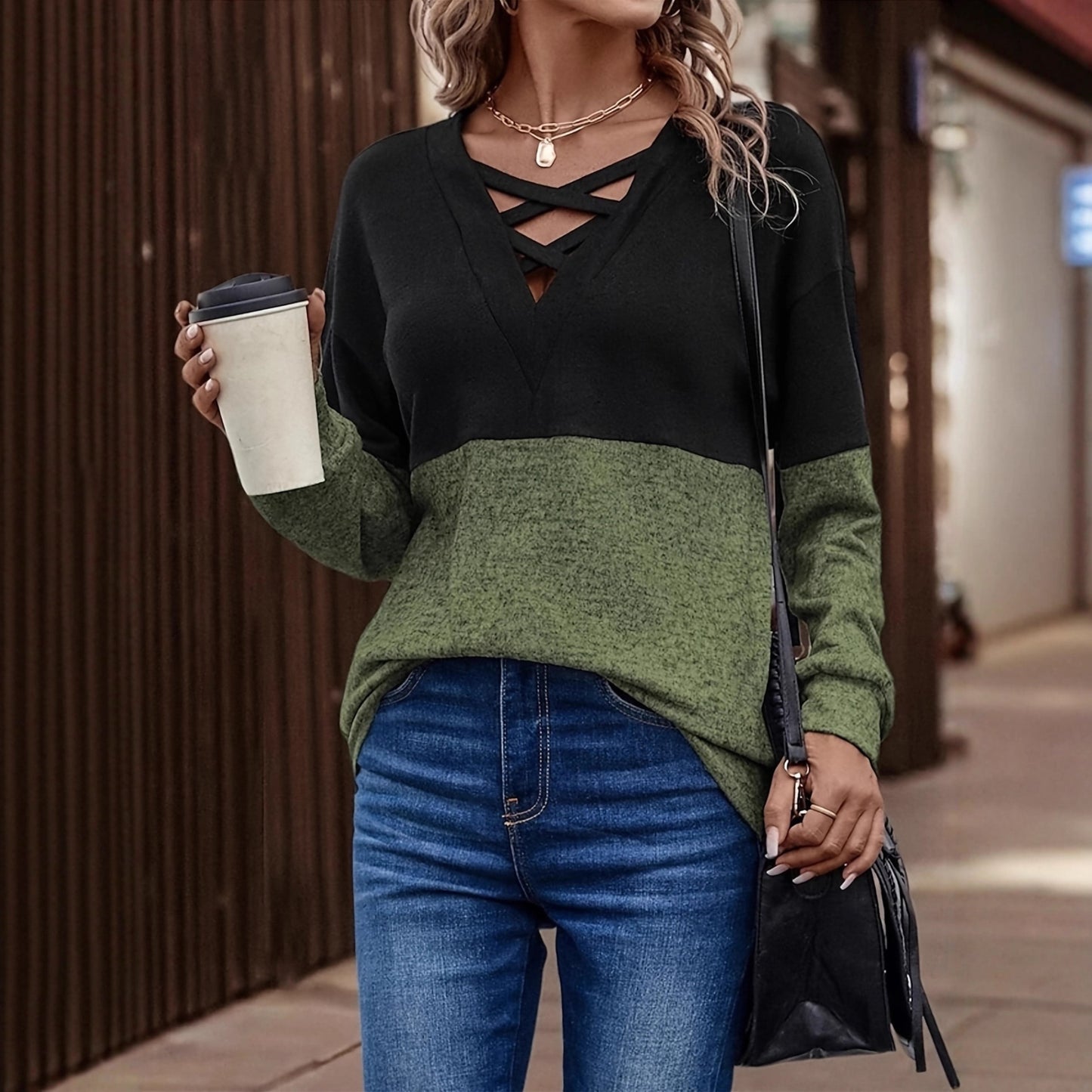 Damen lässiger Pullover mit V-Ausschnitt und Cut-Out-Details Stalluxe