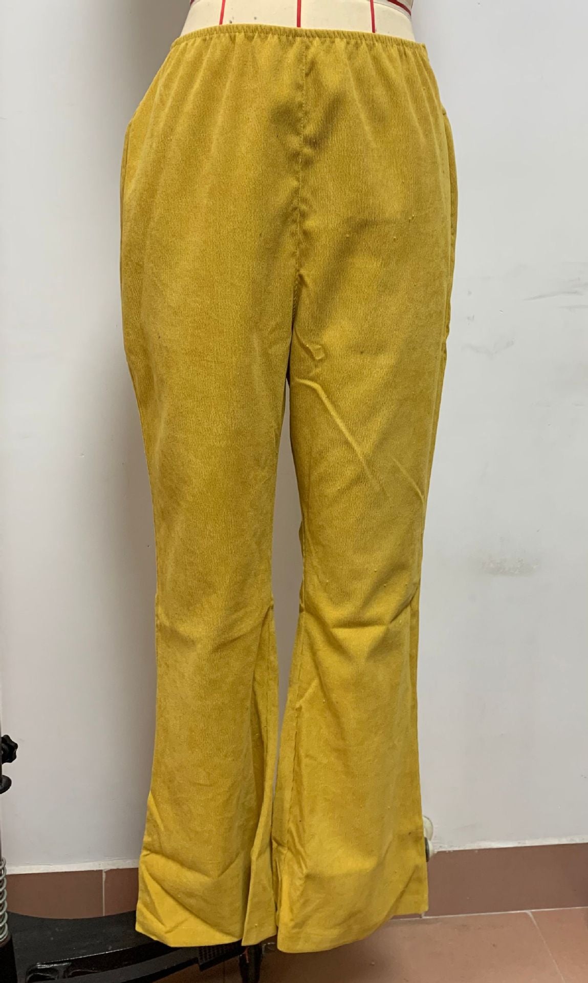 Damen ausgestellte Cordhose mit hohem Bund und strukturiertem Stoff Stalluxe
