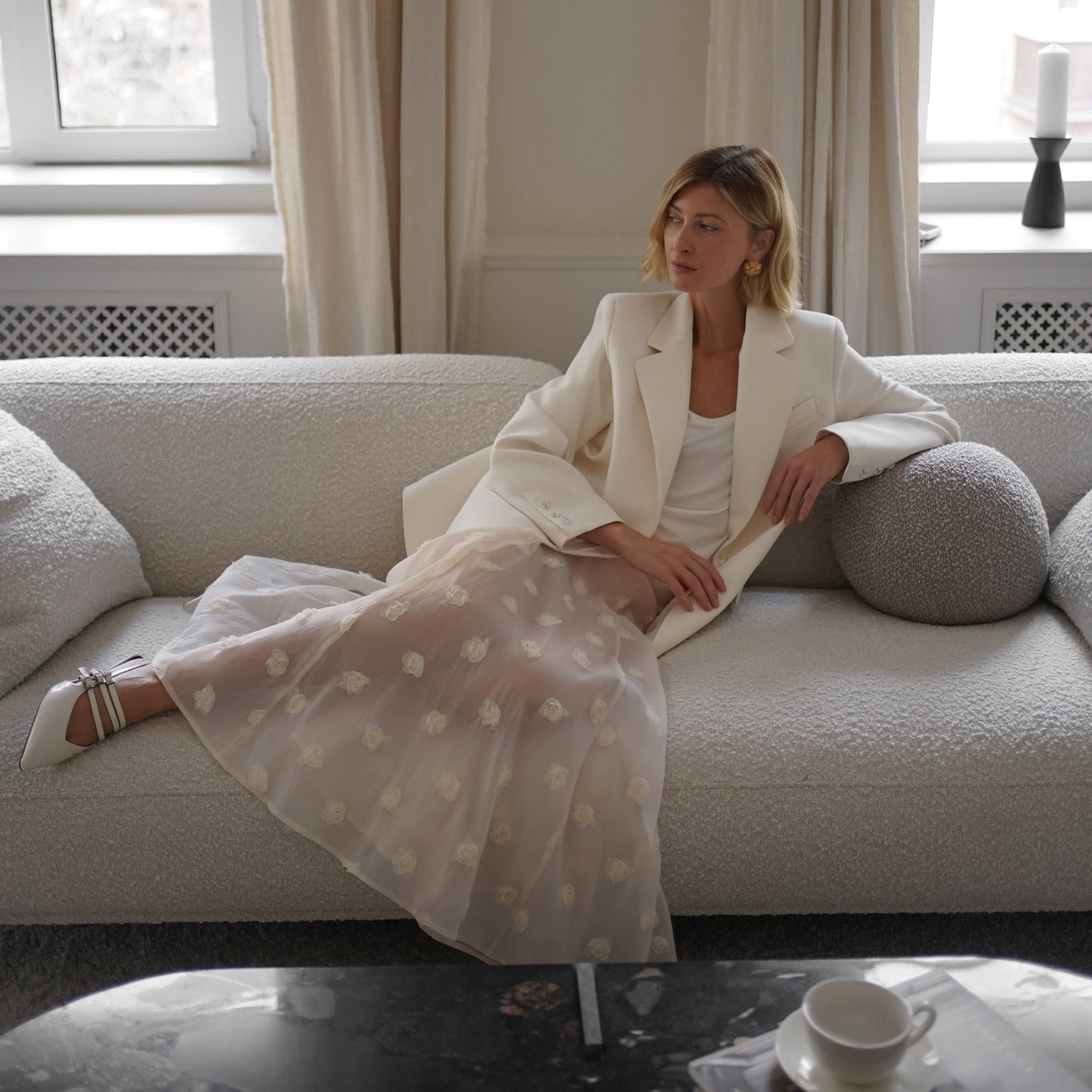 Damen Elegante, luftige Maxi-Rock mit floralem Durchblick und feinen Federakzenten Stalluxe