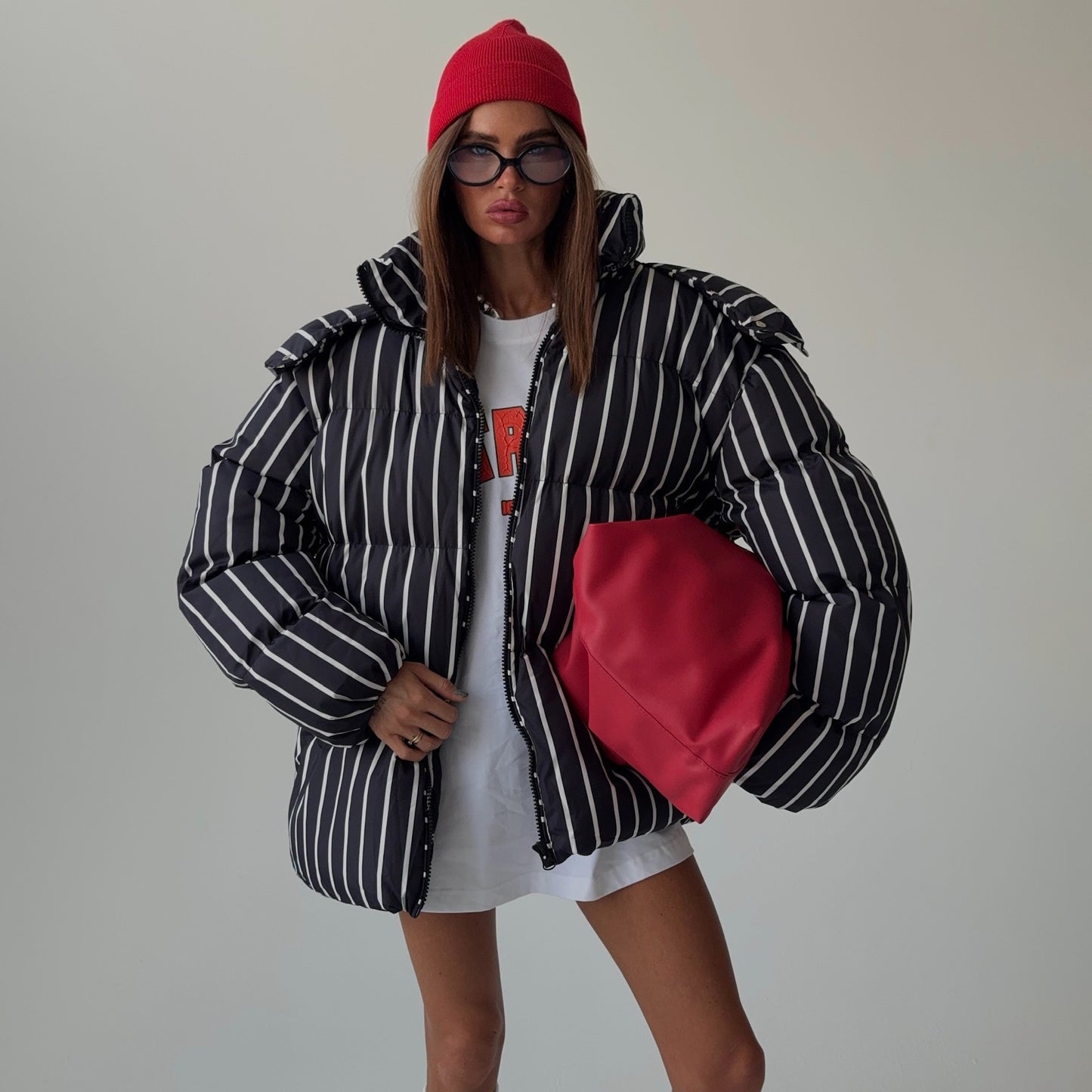 Damen gestreifte Daunenjacke mit hohem Kragen und voluminösem Schnitt Stalluxe