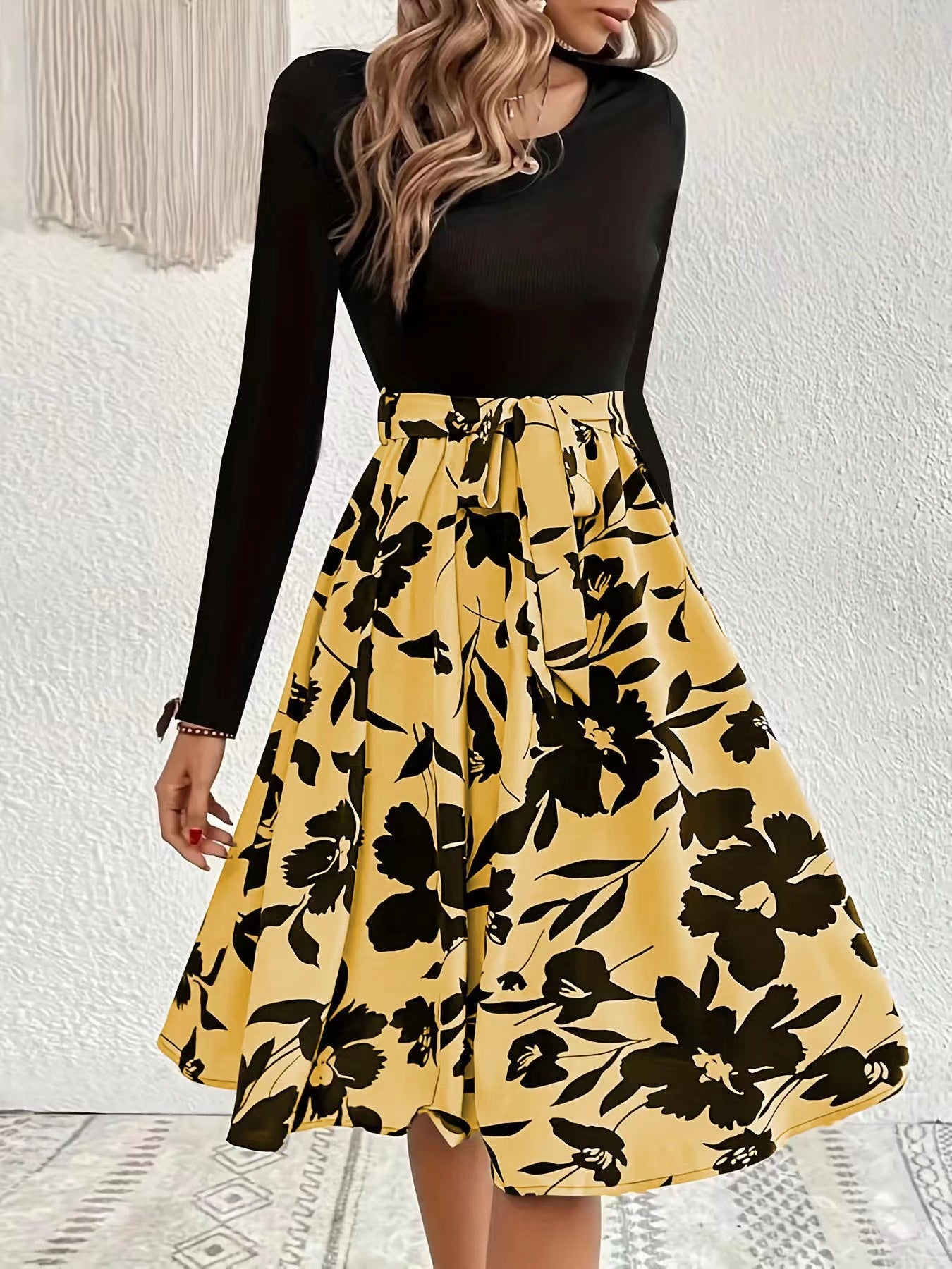 Damen Elegantes Midikleid mit floralem Print und gesmoktem Oberteil Stalluxe