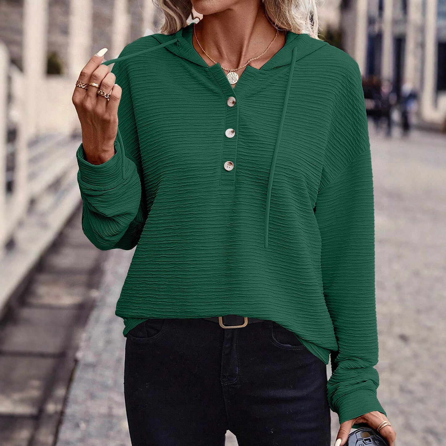 Damen Kapuzenpullover mit strukturiertem Stoff und eleganten Knopfdetails Stalluxe