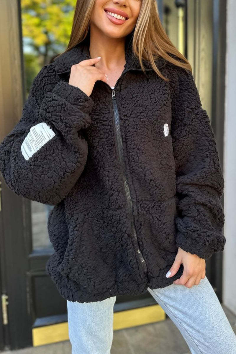 Damen Kuschelige Fleecejacke mit praktischen Taschen und hohen Kragen Stalluxe