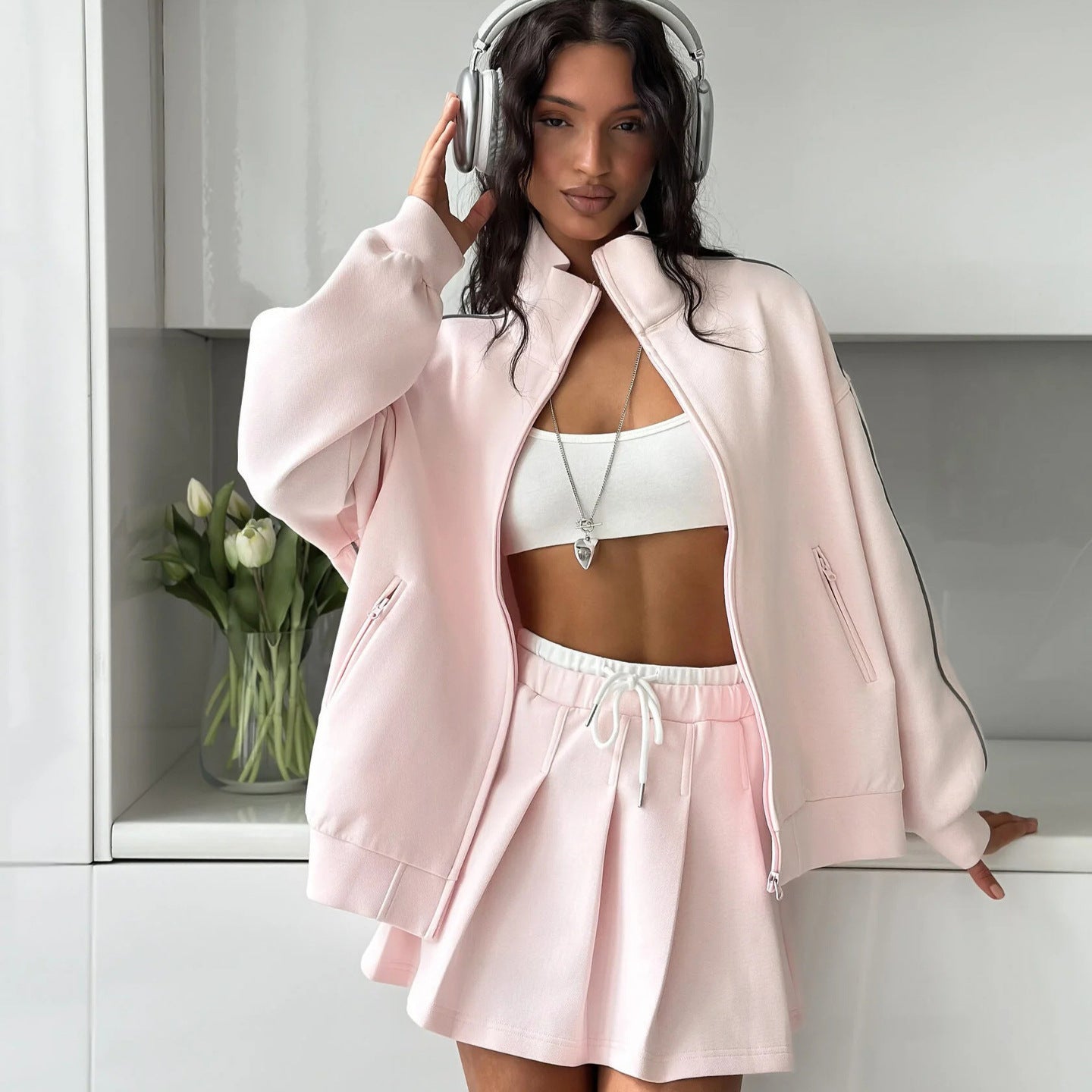 Damen Freizeit-Sportjacke mit modischem Reißverschluss und passenden Shorts Stalluxe