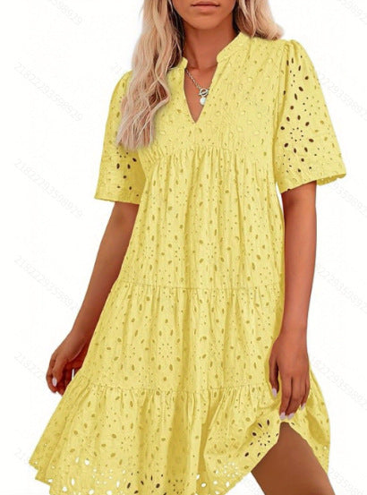 Damen luftiges Kleid mit trendigem Lochmuster und voluminöser Silhouette Stalluxe