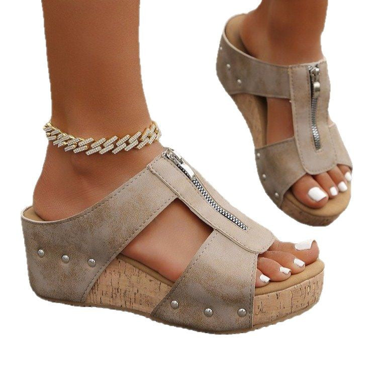 Damen Wedge-Pantoletten mit schickem Zipper und modischen Nieten Stalluxe