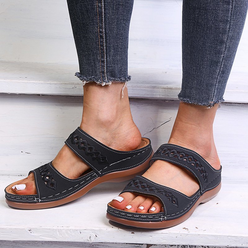 Damen Komfortable und stilvolle Clogs mit modischen Zierdetails Stalluxe