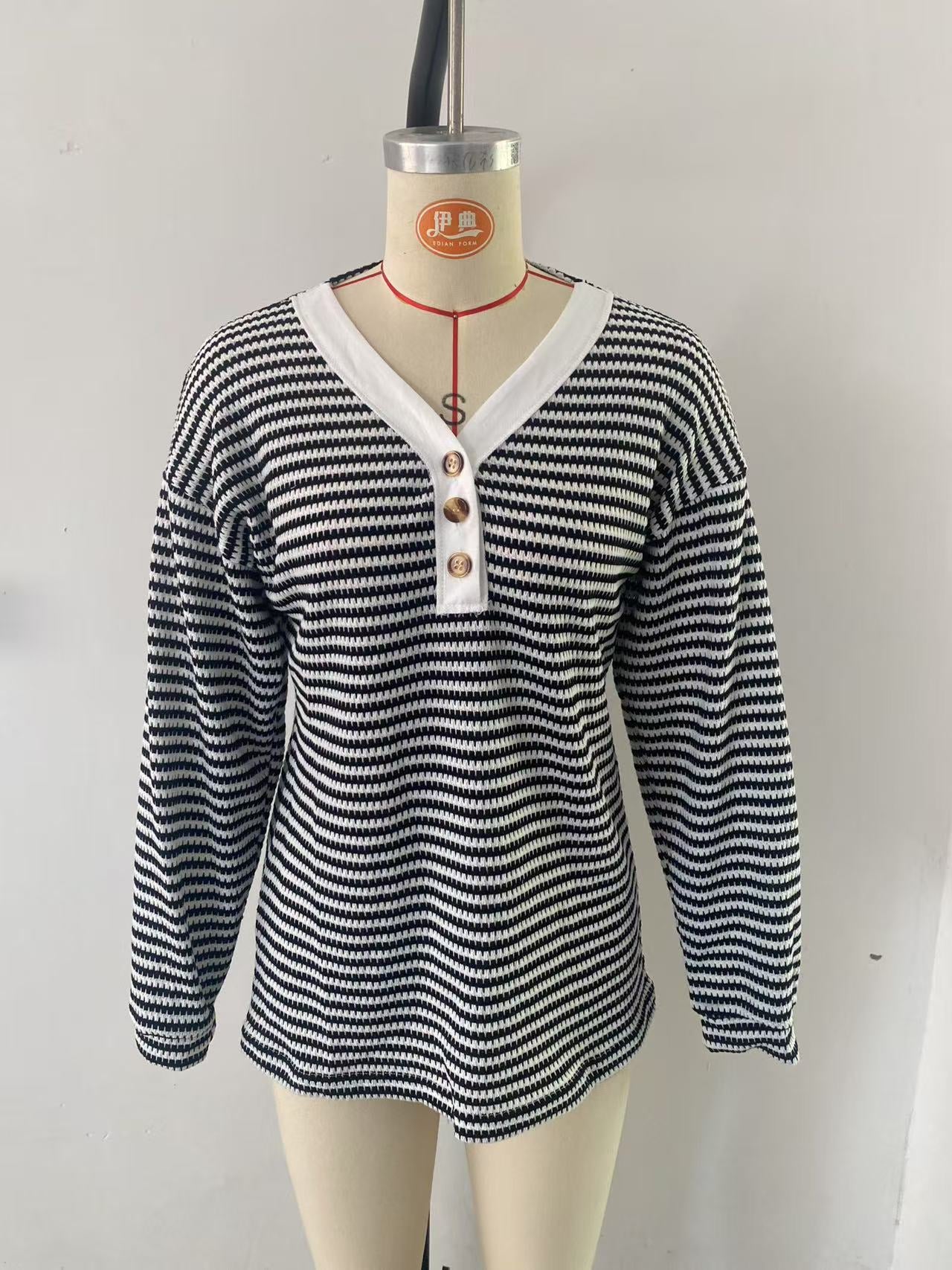 Damen Langarmshirt mit strukturiertem Gewebe und modischen Knopfdetails Stalluxe