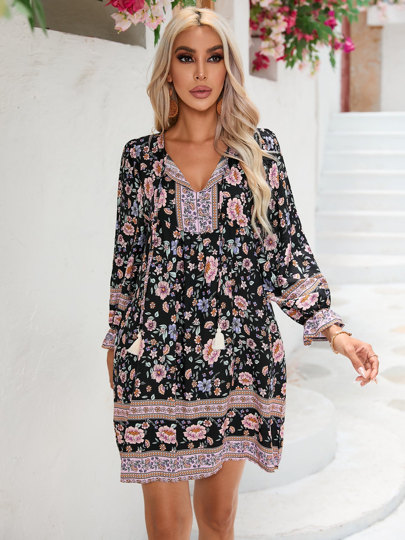 Damen Boho-inspiriertes Minikleid mit voluminösen Ärmeln und floralen Verzierungen Stalluxe
