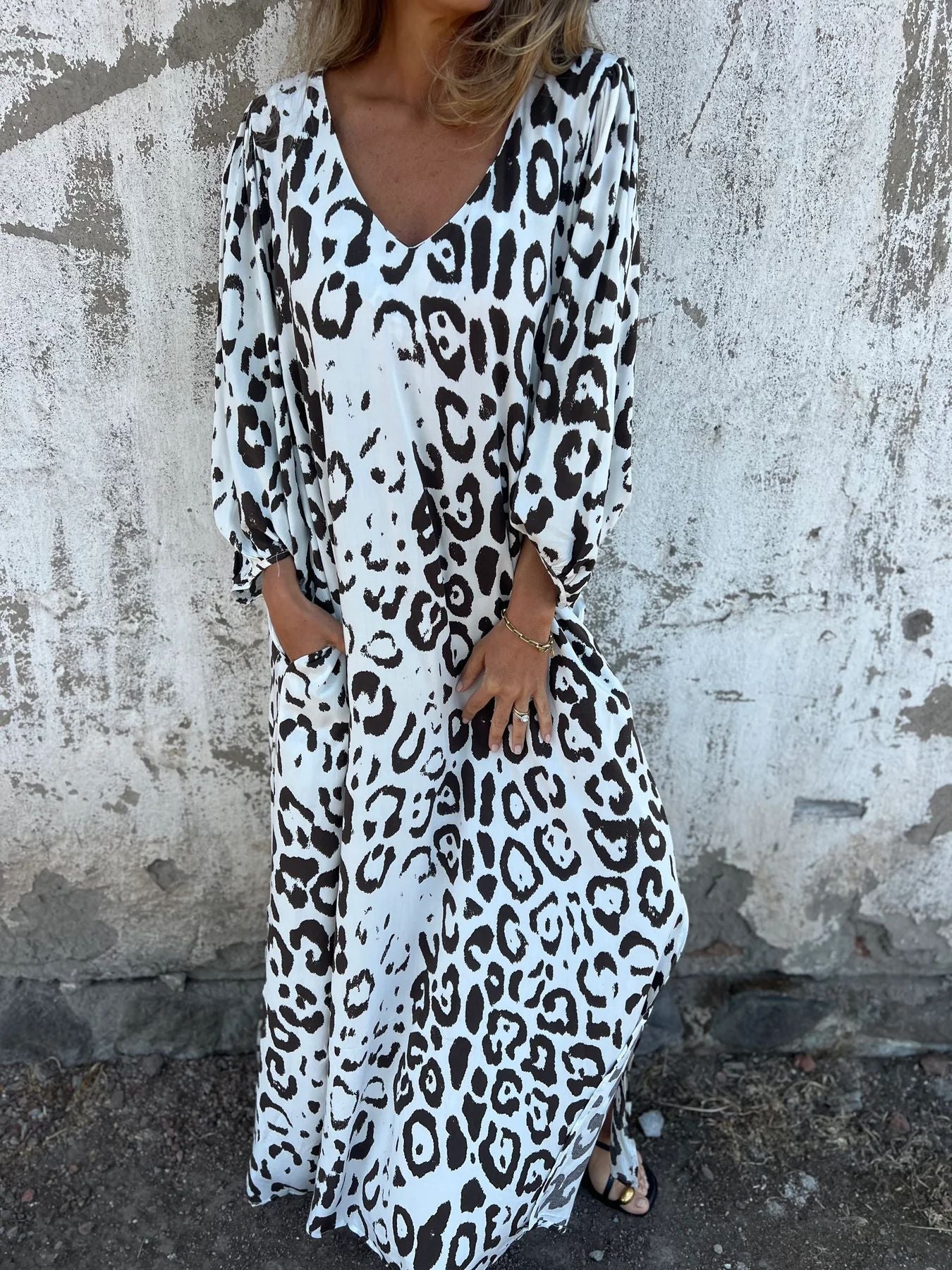 Damen lässiges Maxikleid im Leopardenmuster mit tiefem V-Ausschnitt Stalluxe