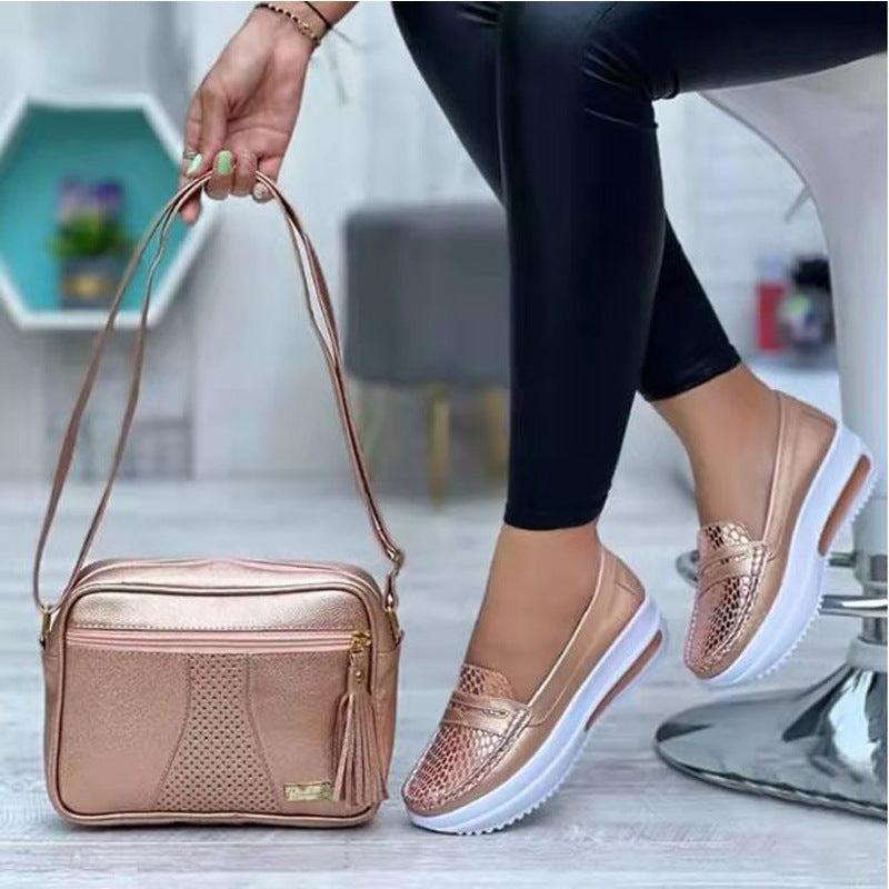 Damen Modische Slip-On Sneakers mit schimmerndem Schlangenleder-Design Stalluxe