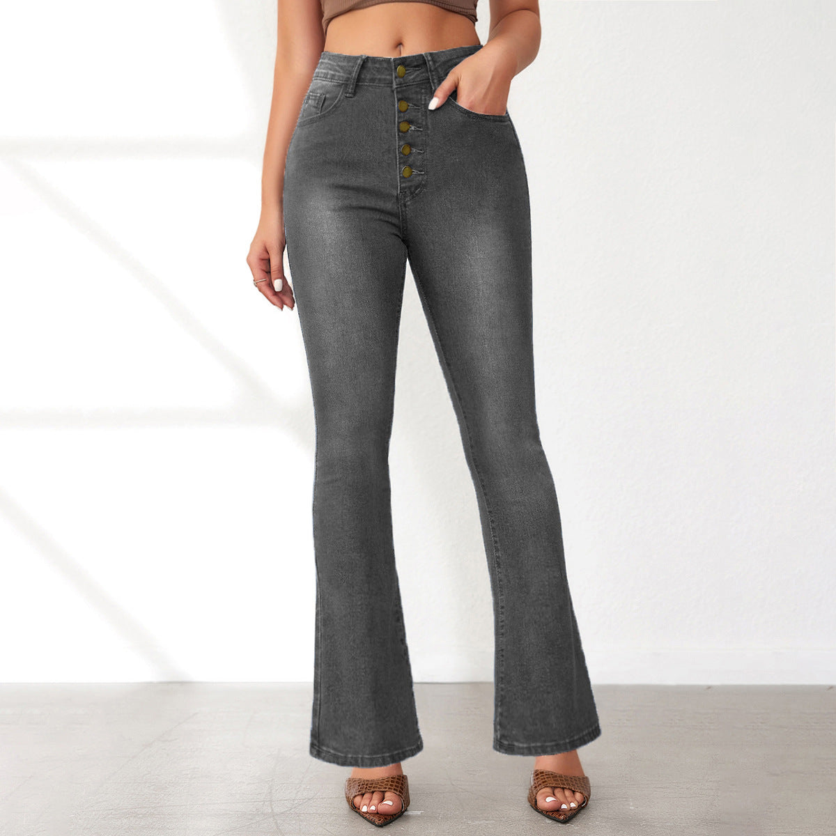 Damen Flared Jeans mit hohen Bund und modischen Knopfdetails Stalluxe