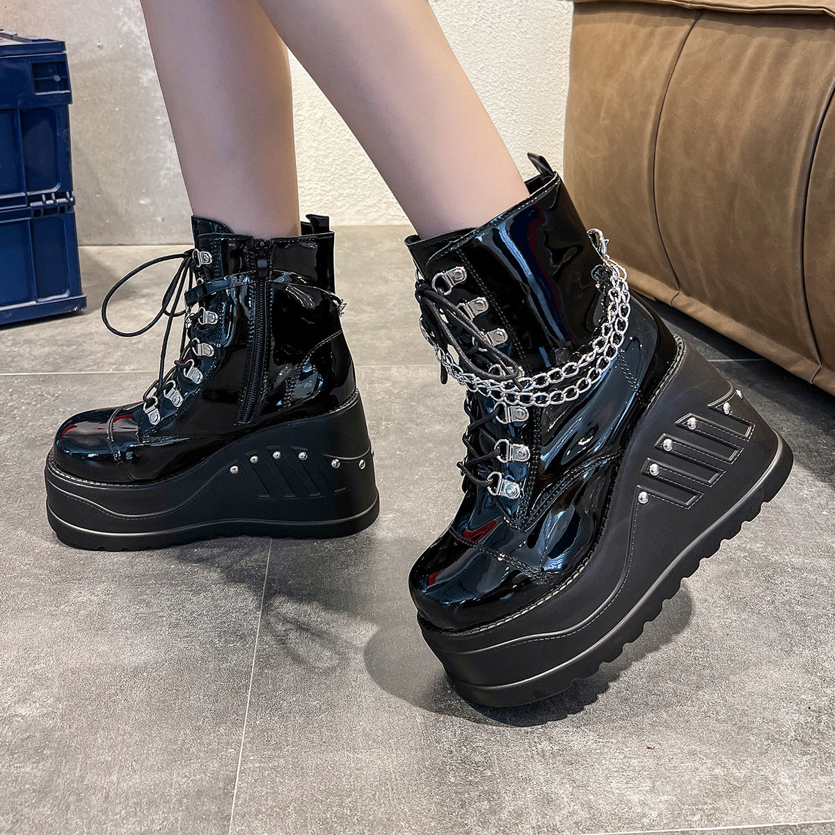 Damen Wedge-Stiefel mit dekorativen Kettendetails und hohem Plateau Stalluxe
