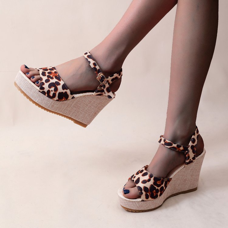 Damen Keil-Sandalen mit geflochtenem Riemendesign und komfortabler Sohle Stalluxe