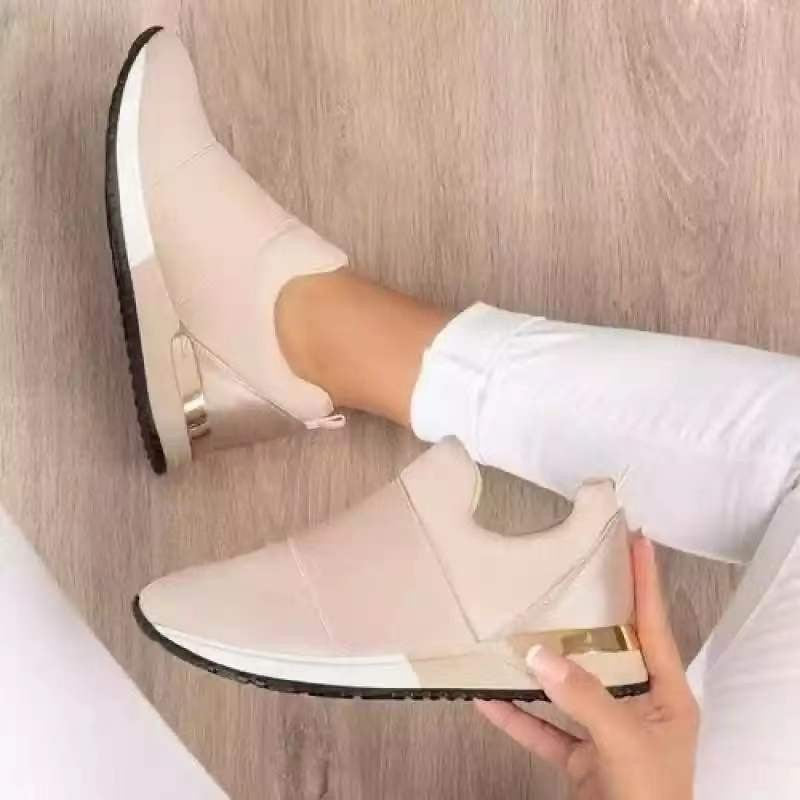 Damen sportliche Slip-On Sneakers mit elegantem Metallic-Detail Stalluxe