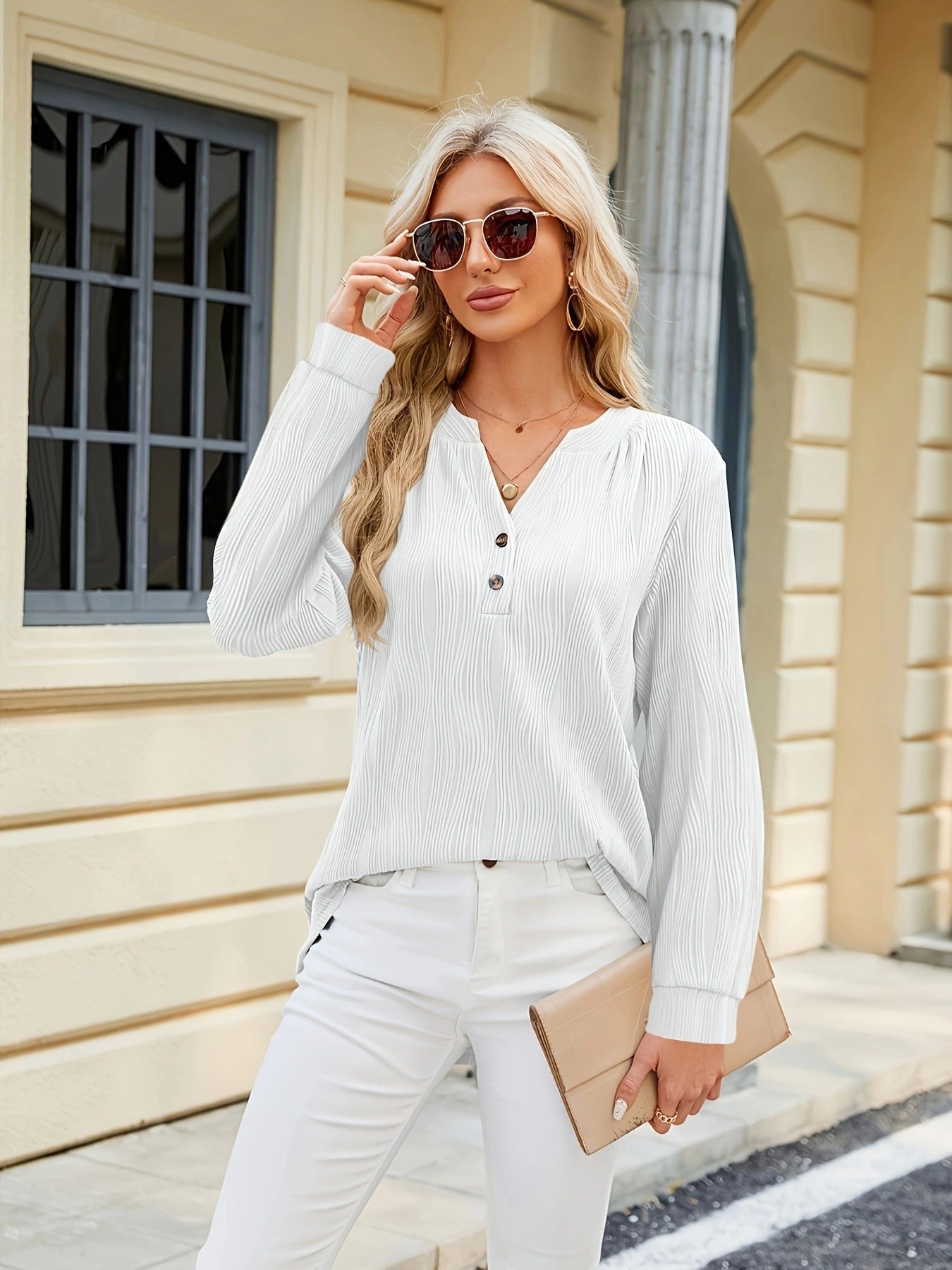 Damen Langarm Bluse mit klarer Struktur und Knopfdetails Stalluxe