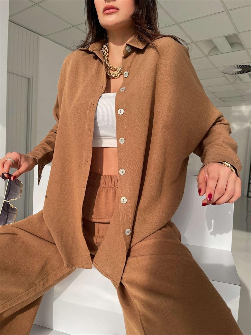 Damen lässiges Sommeroutfit mit übergroßer Bluse und weiten Hosen Stalluxe