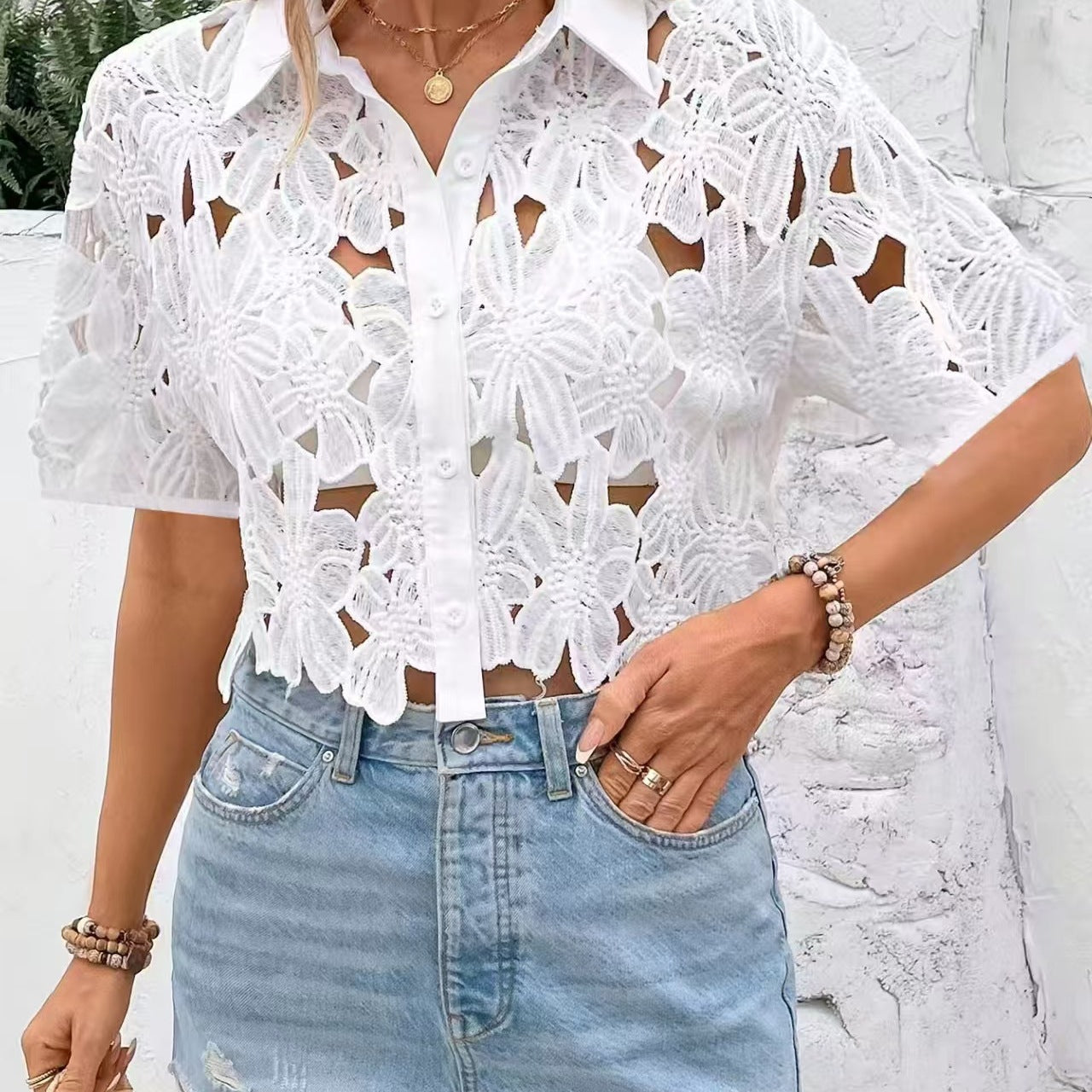 Damen luftige Bluse mit floralem Häkelmuster und geschlossenen Knopfleisten Stalluxe