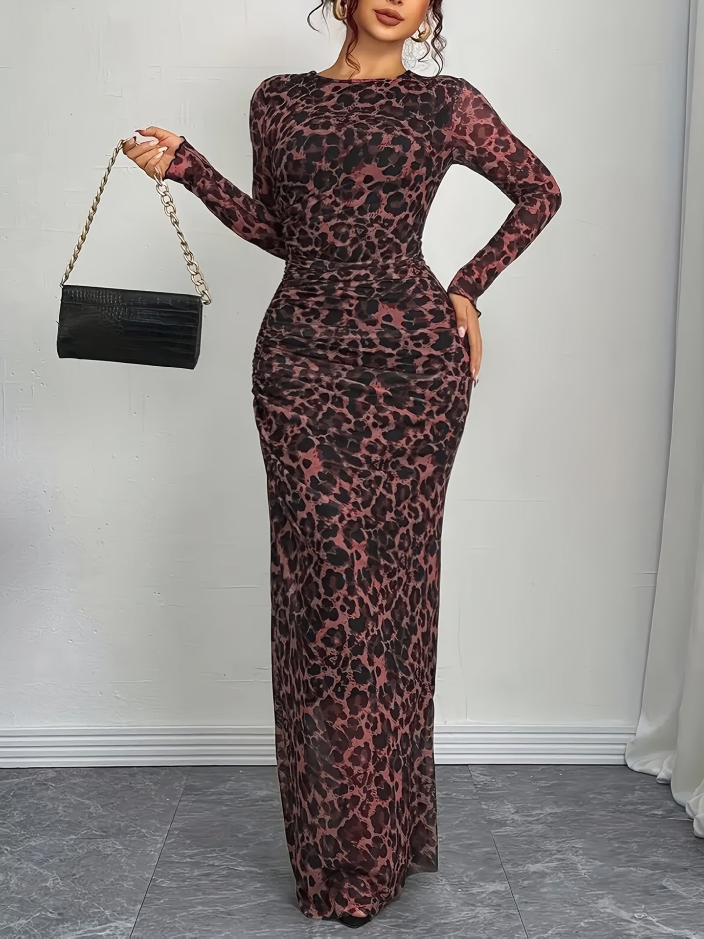 Damen Maxikleid mit Leo-Muster und figurformendem Schnitt Stalluxe