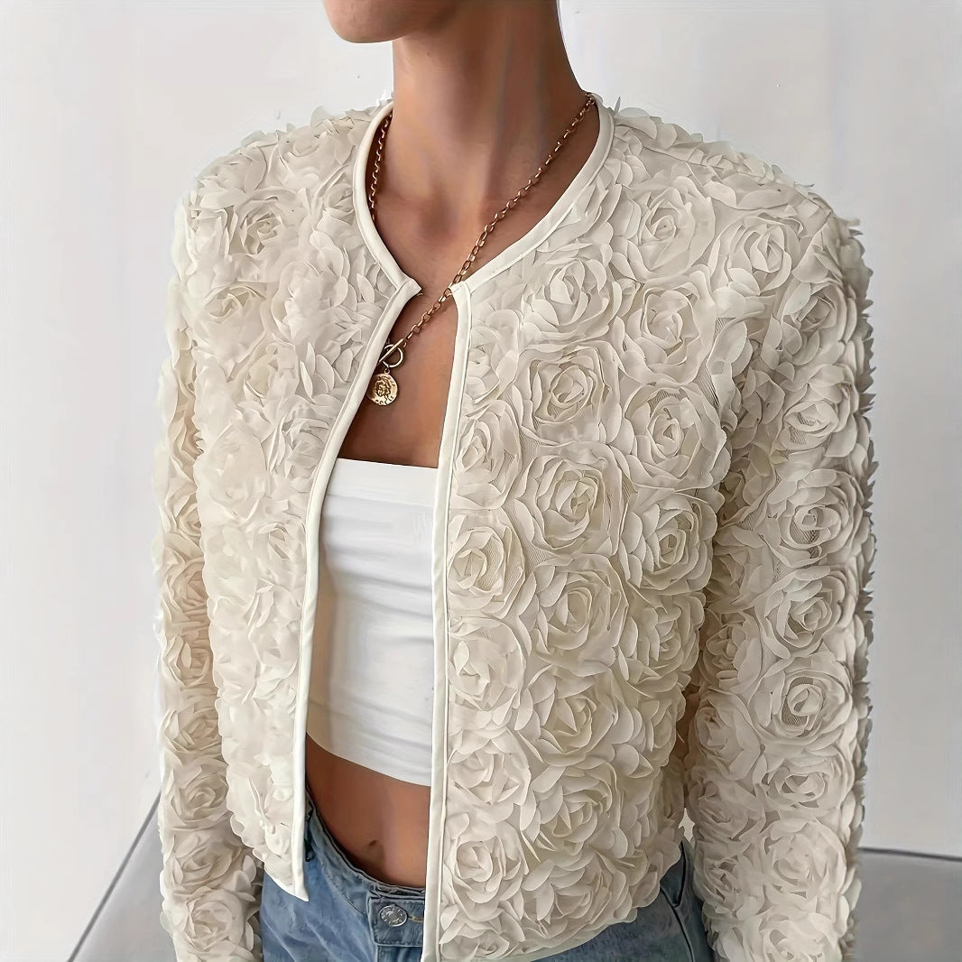 Damen kurz geschnittene Blütenjacke mit floralem Design und sanften Texturen Stalluxe