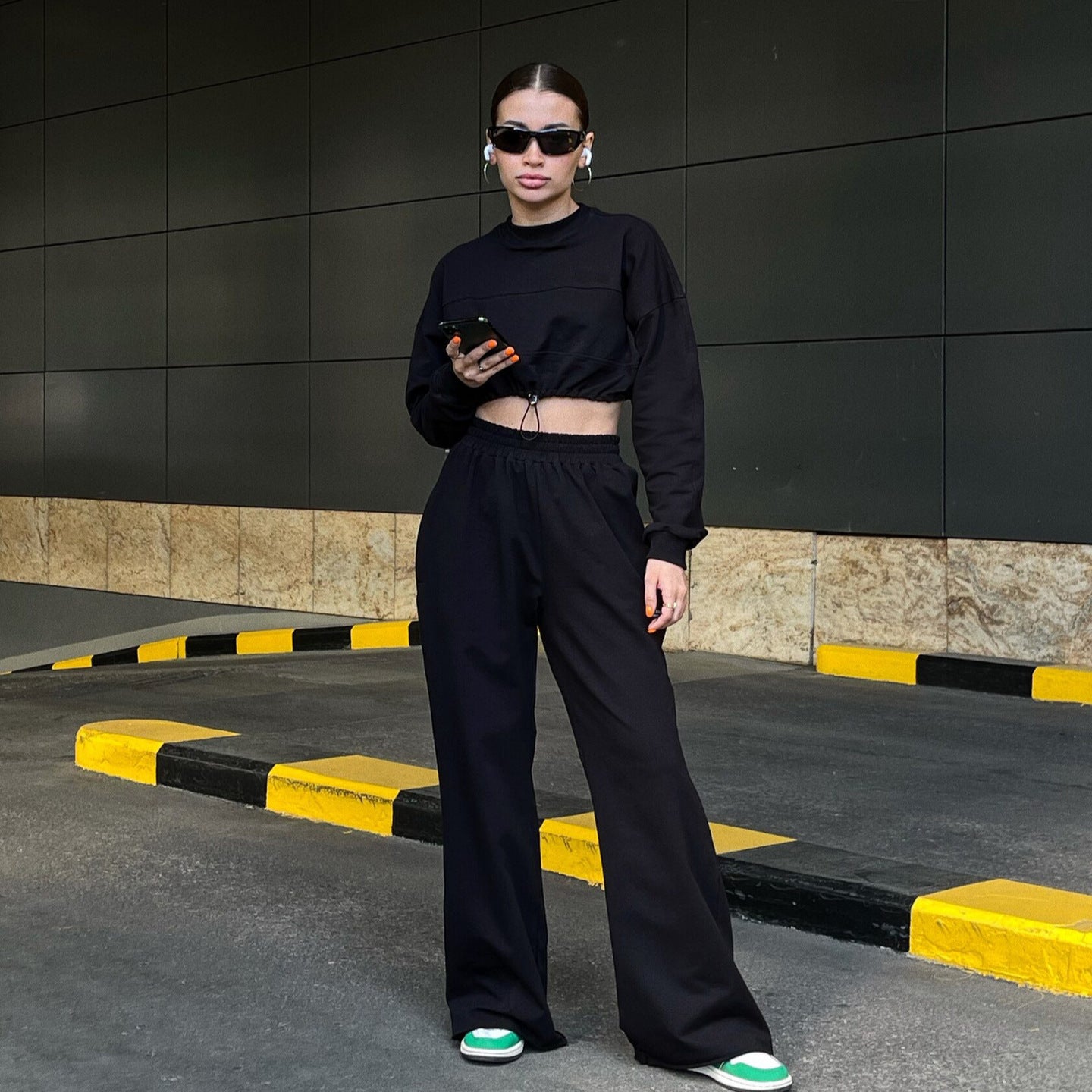 Damen urbaner Schnitt Sweatpants mit lässigem Cropped Oberteil Stalluxe
