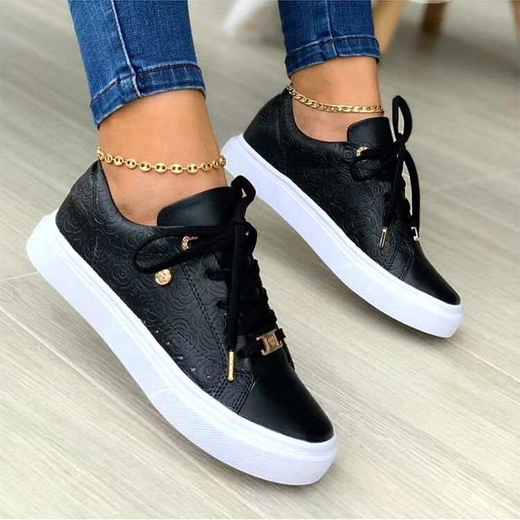 Damen Sneakers mit stilvollem Blütenmuster und glamourösen Akzenten Stalluxe