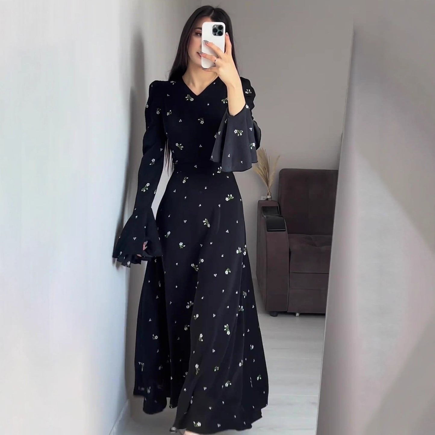 Damen Maxikleid mit elegantem V-Ausschnitt und Rüschendetails Stalluxe