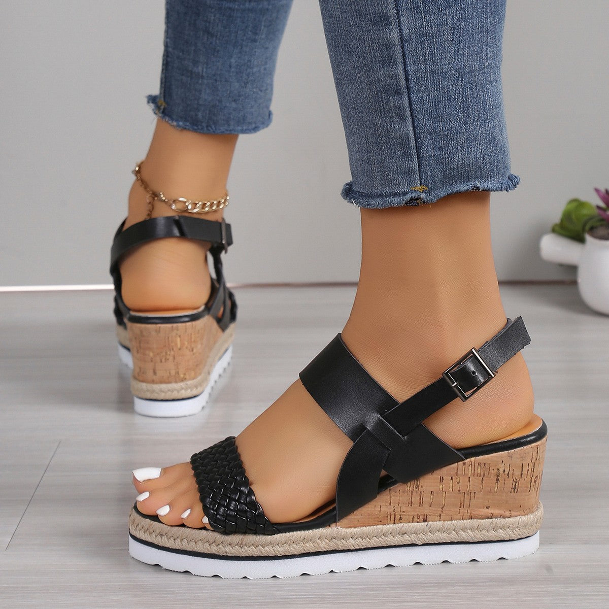 Damen Keil-Sandalen mit raffiniertem Riemen-Design und bequemer Korksohle Stalluxe