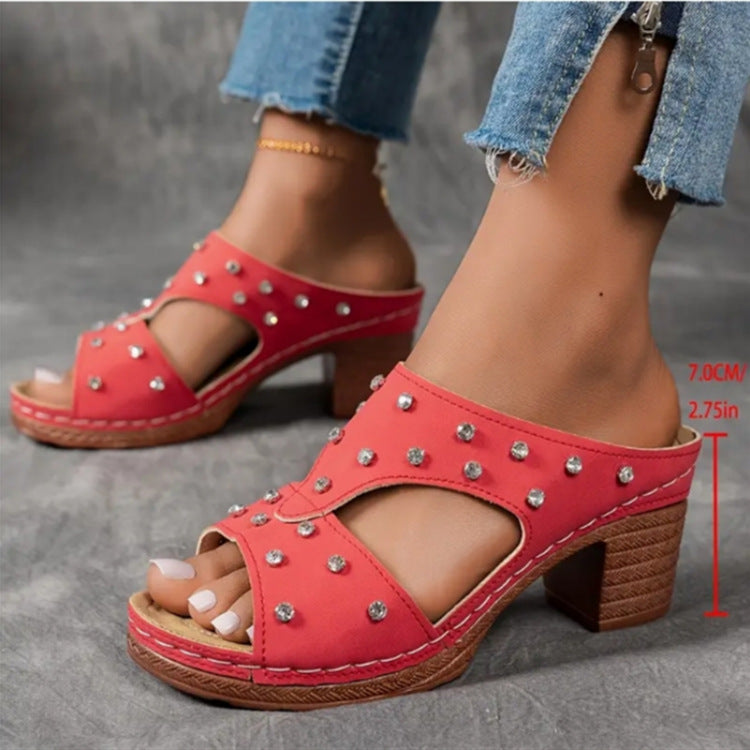 Damen Plattform-Sandalen mit modischen Nieten und bequemem Fußbett Stalluxe