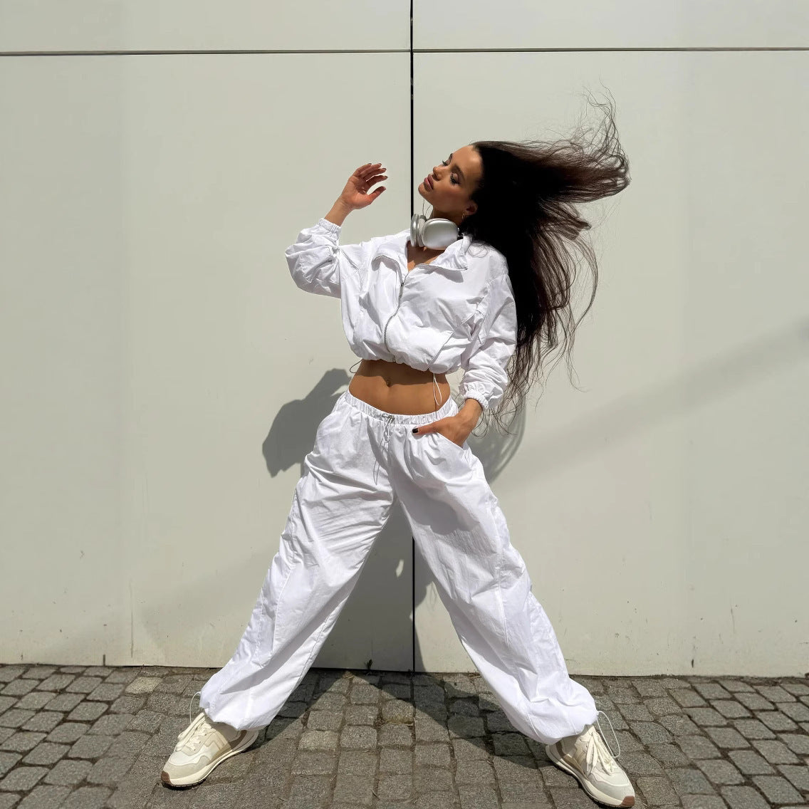 Damen funktionale Windjacke mit kurzem Schnitt und reflektierenden Akzenten Stalluxe