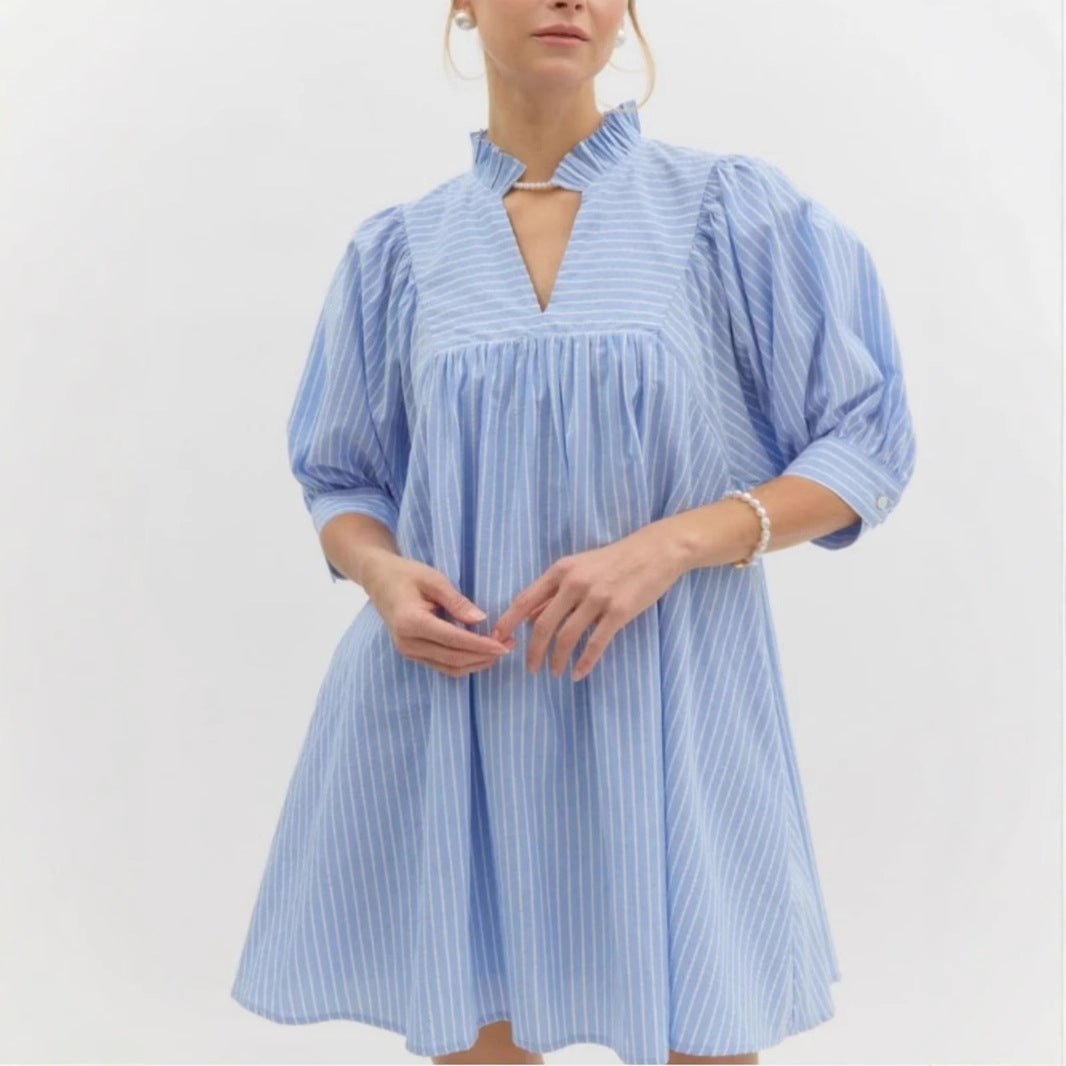 Damen Kurzarm Kleid mit modernem Stehkragen und Volant-Detail Stalluxe