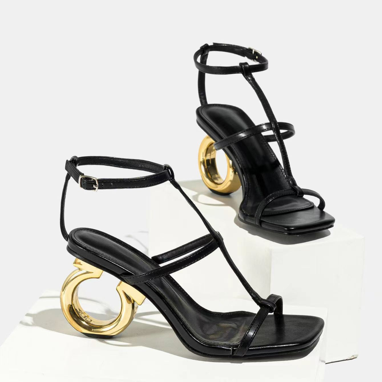 Damen Sandalen mit modischem Ring-Detail und elegantem Riemendesign Stalluxe