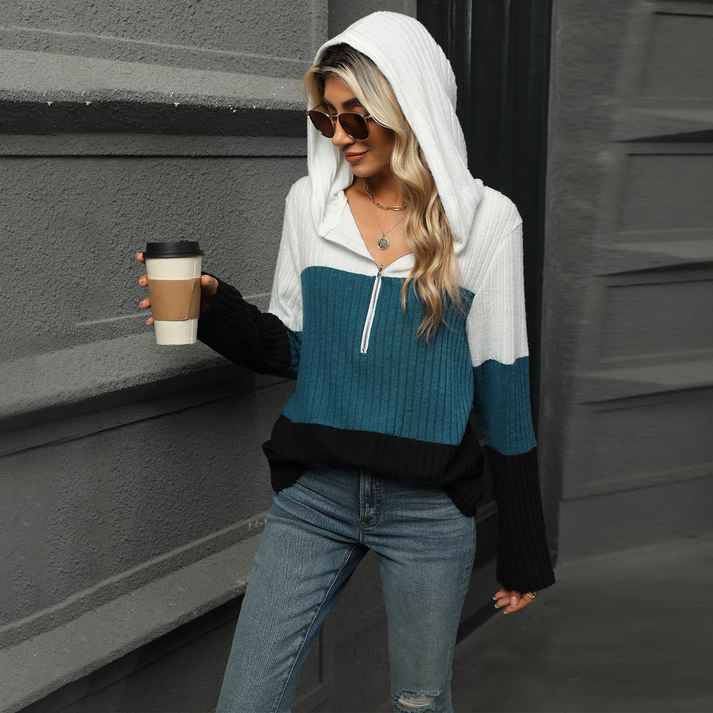 Damen Lässiger Pullover mit hohem Kragen und kontrastierenden Streifen Stalluxe