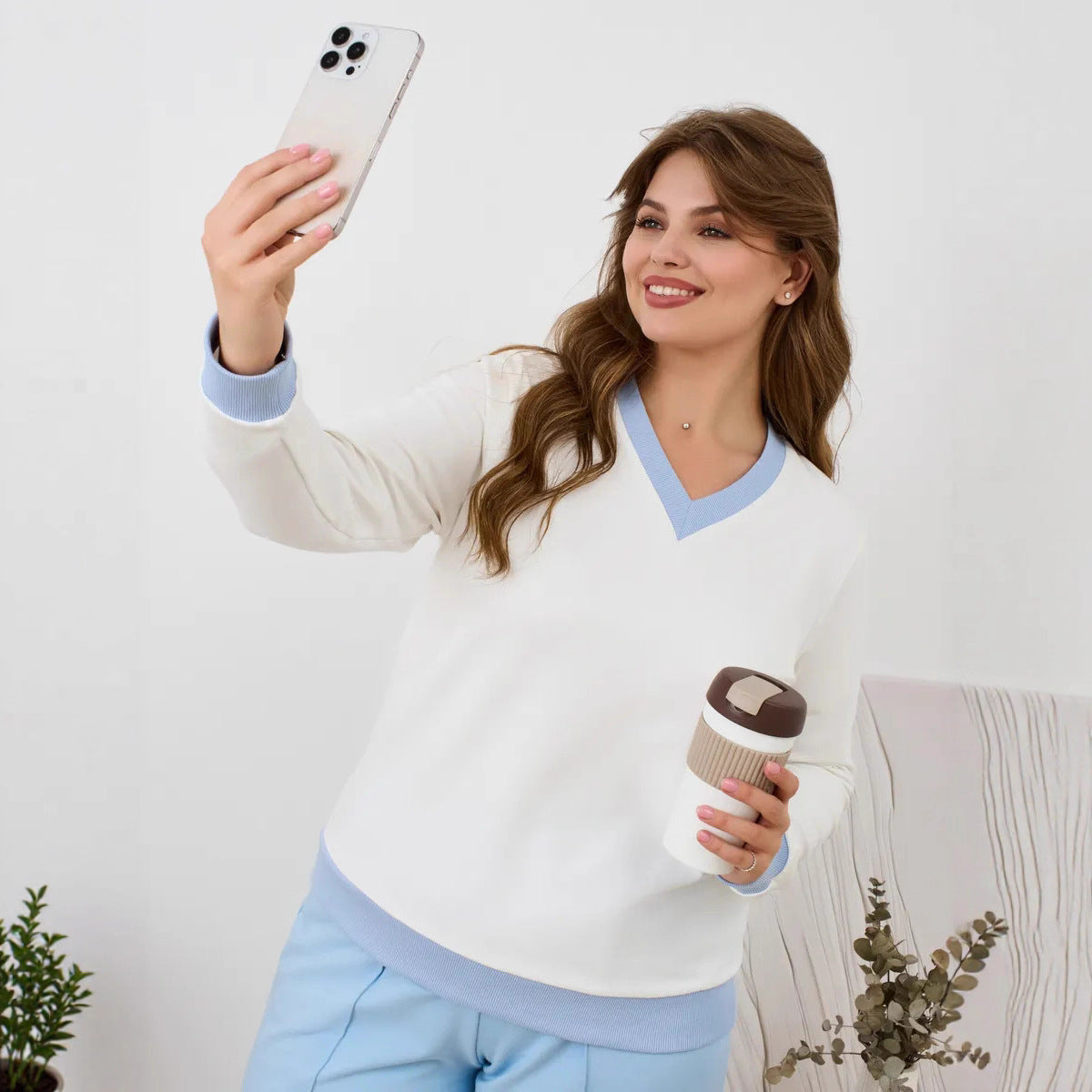 Damen lässiger V-Ausschnitt Pullover mit modernen Rippdetail Stalluxe