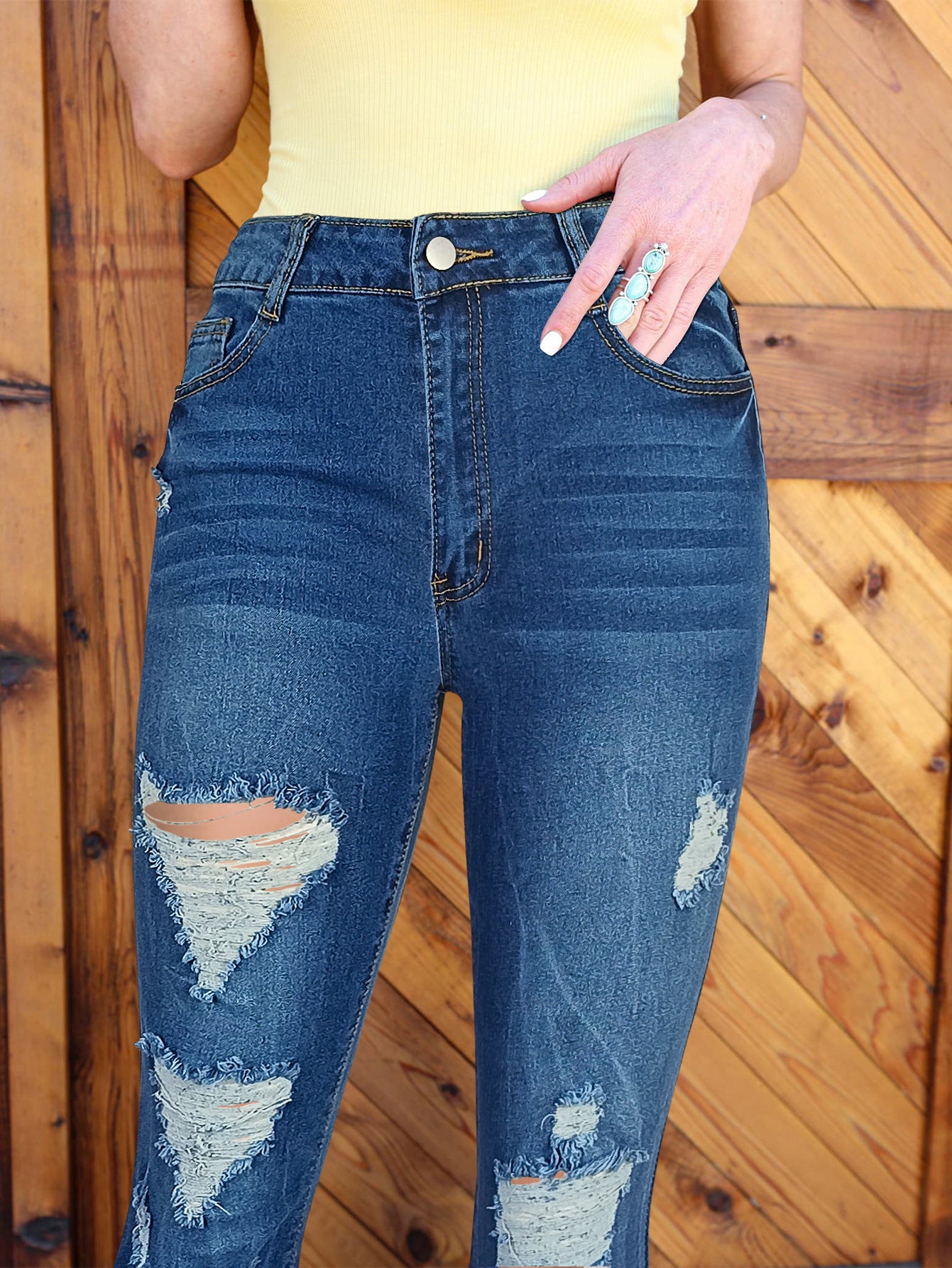 Damen Flared Jeans mit modischen Riss- und Destroyed-Effekten Stalluxe